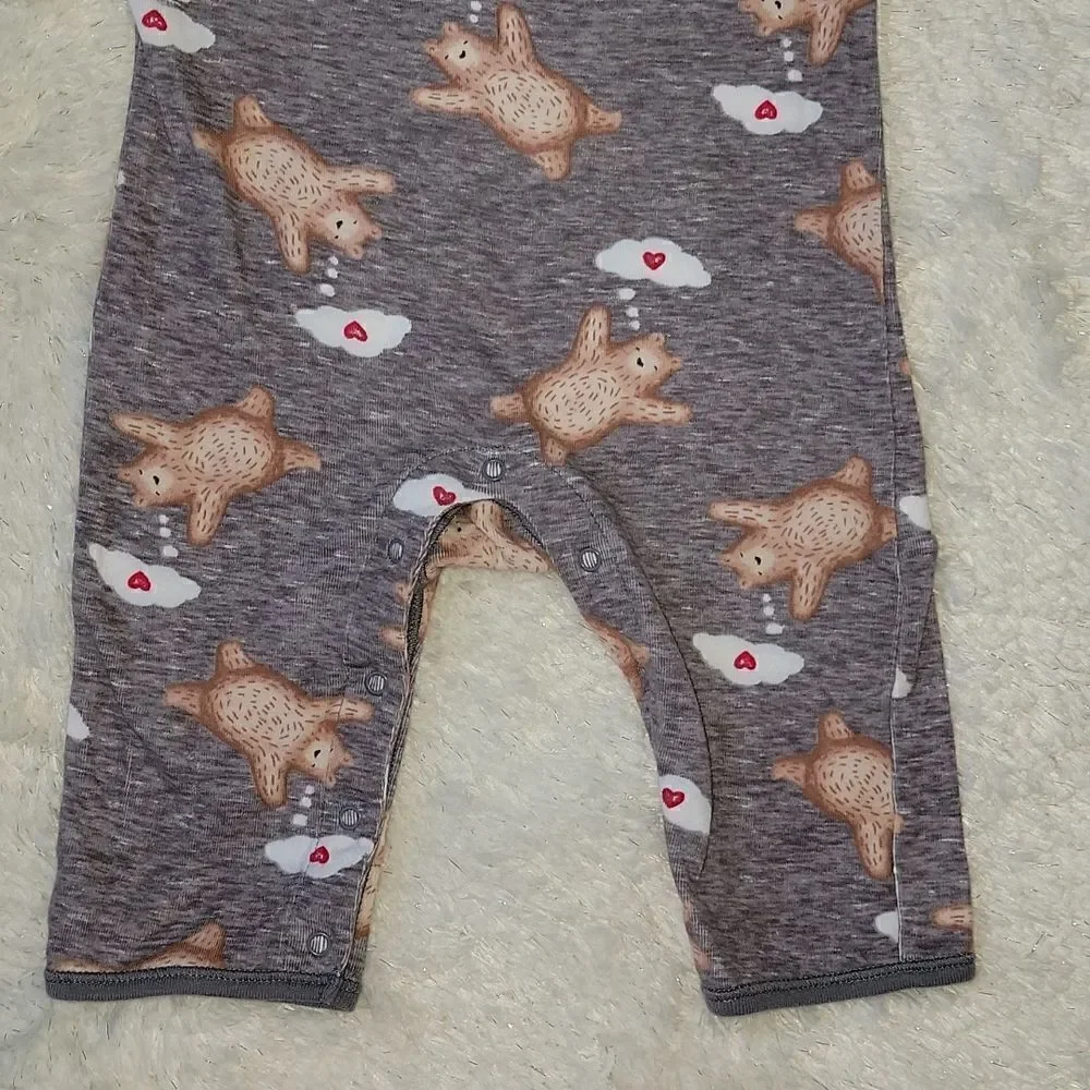 INFANT OLD NAVY GRAY BEAR WITH HEARTS ROMPER, SIZE 6-12 MONTHS